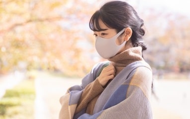 感染後、１０年以上かけてゆっくりと進行